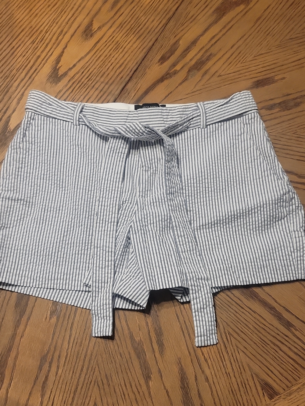 Banana Republic Striped Tie-Waist Women’s Stripped Shorts (1055)